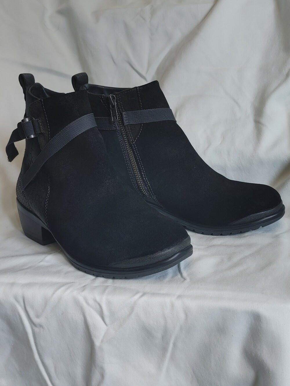 KEEN Morrison Mid Boot Black Suede Ankle Booties Size 7 / 37.5 EUC